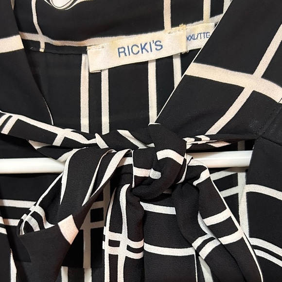 Ricki's xxl Black and White Checkered Blouse with tie up bow- new or like new - Picture 5 of 9
